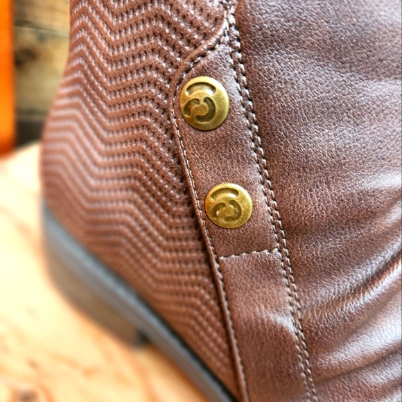 BARE TRAP BOOTIES- SIZE 6.5 - Picture 4 of 6